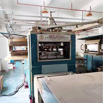 अधिकतम आकार देने की चौड़ाई 750 मिमी के साथ प्रयुक्त 8000kg कप थर्मोफॉर्मिंग मशीन