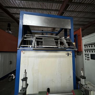 थर्मोफॉर्मिंग कप बॉटम के लिए 380V 130KW स्वचालित थर्मोफॉर्मिंग मशीन